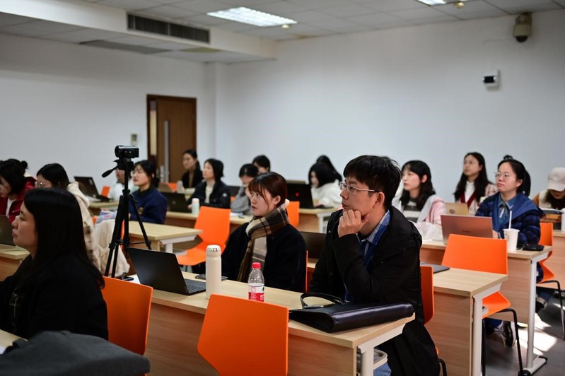 http://www.sis.zju.edu.cn/_upload/article/images/e3/46/3c7ededd43e6bfe3d93e2b88b933/2bb30577-7df2-4467-afa3-63bb8ed6de65.jpg